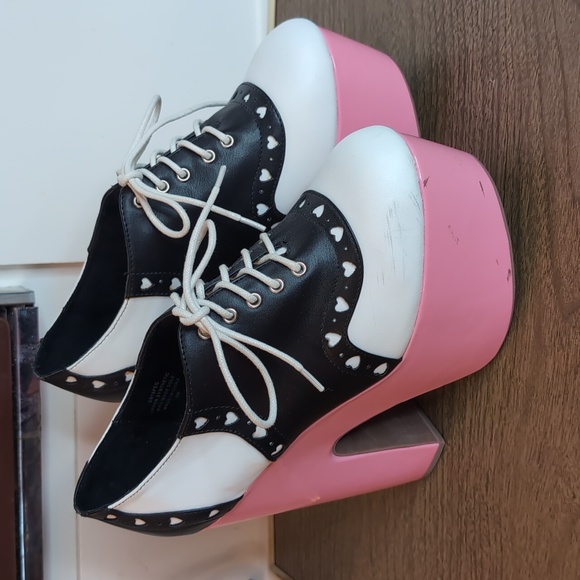 Sugar Thrillz Black and White Platforms with Pink Soles - Picture 7 of 8